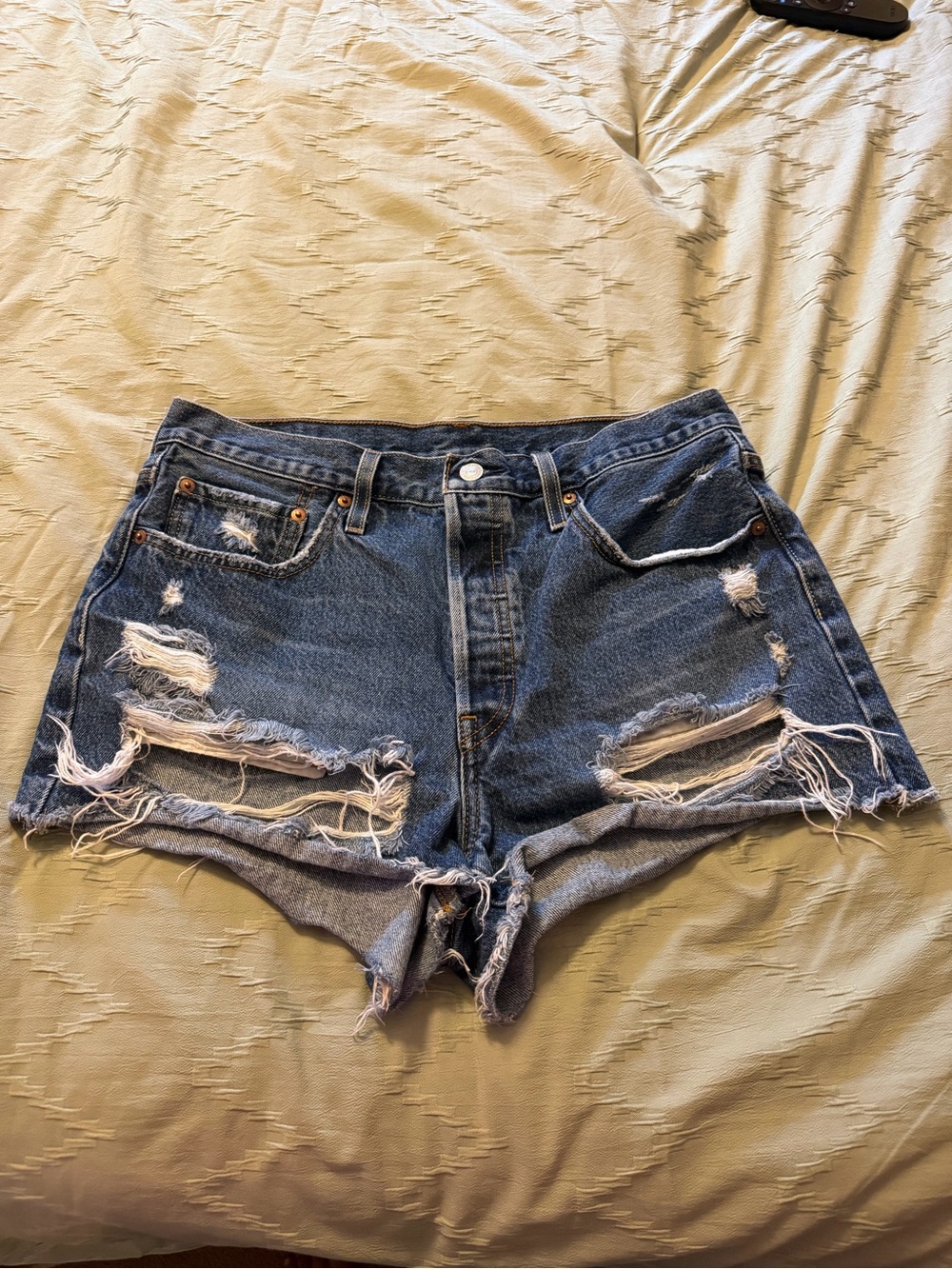 Levi's distressed women’s denim shorts Size 31
